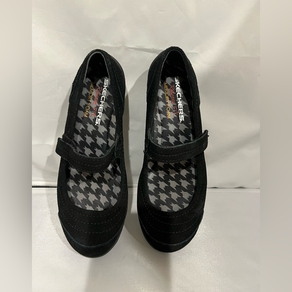 Skechers Black Memory Foam Shoes - Picture 1 of 9